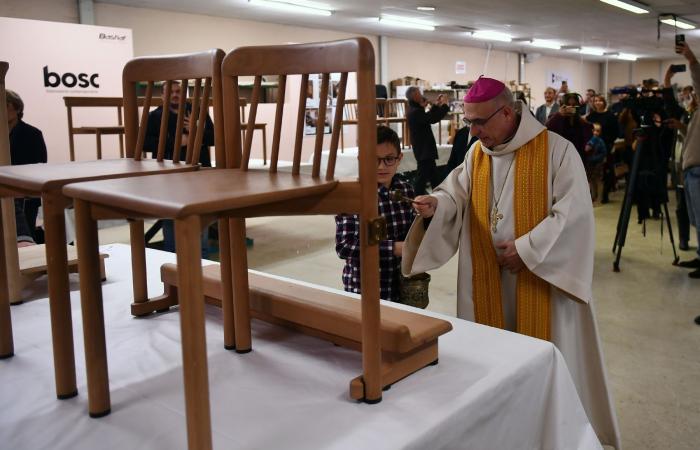 In den Landes werden die neuen Stühle von Notre-Dame gesegnet, bevor sie Paris erreichen