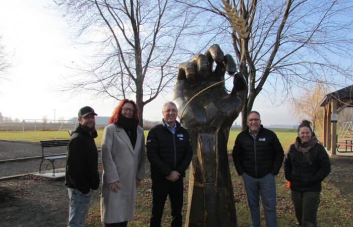 Eine neue symbolträchtige Skulptur findet im Alice-Simard-Park in Saint-Alexis statt