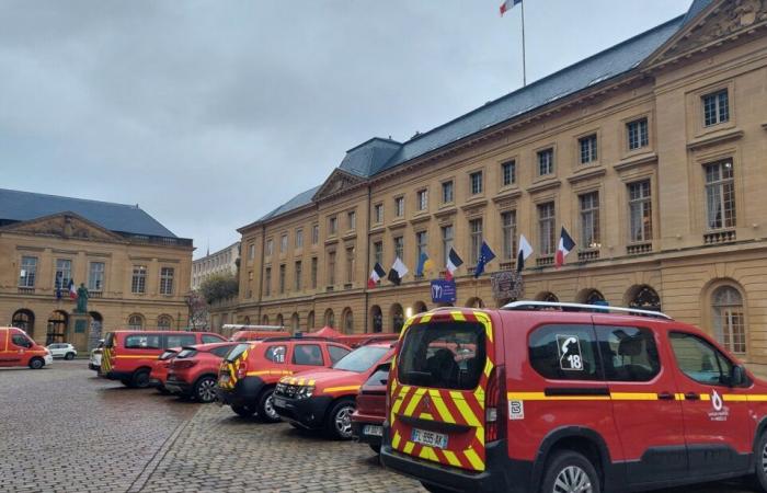 „Es besteht die Gefahr, dass Böden einstürzen“, so die Feuerwehr