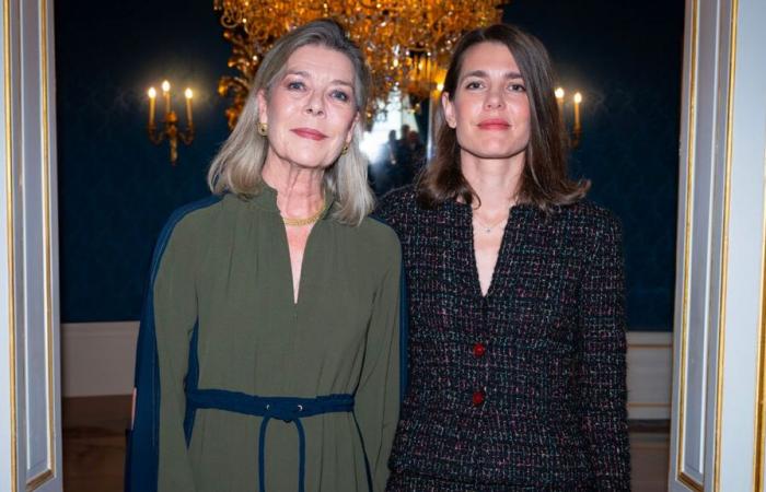 Prinzessin Caroline stellt ihre Tochter Charlotte Casiraghi im Blauen Salon in den Mittelpunkt