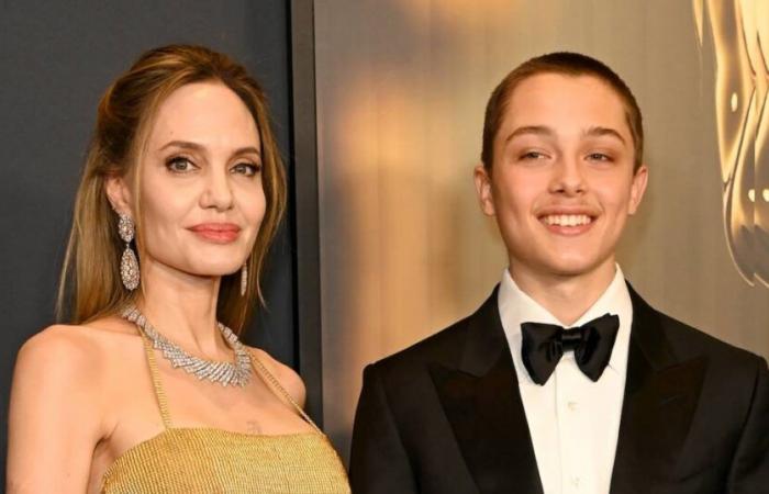 Angelina Jolie strahlt vor Stolz neben ihrem Sohn Knox bei einem seltenen öffentlichen Auftritt