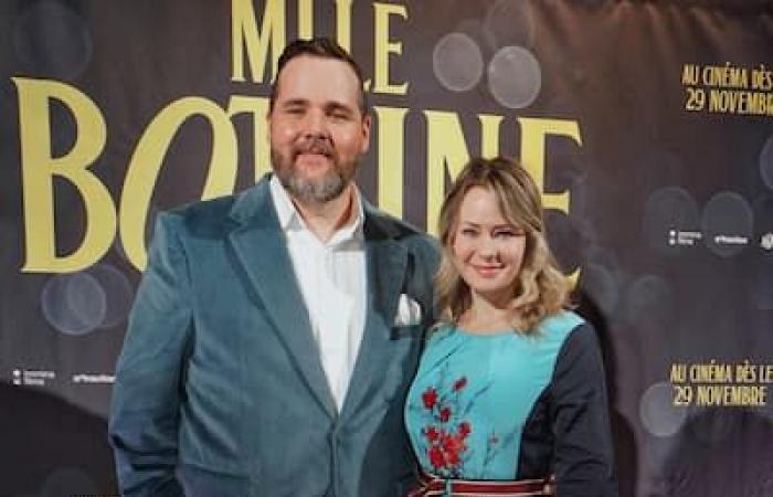 [PHOTOS] Antoine Bertrand und Catherine-Anne Toupin glänzen auf dem roten Teppich bei der Montreal-Premiere des Films „Mlle Bottine“