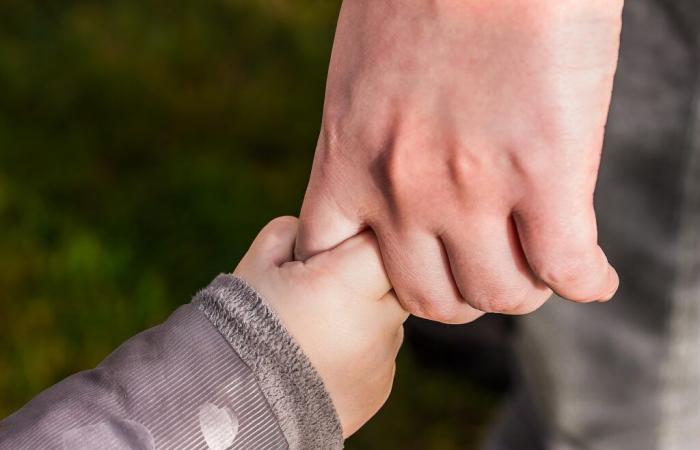 Sie glaubte, ihre kleine Tochter sei bei einem Brand ums Leben gekommen, als sie unweit ihres Hauses gefangen gehalten wurde