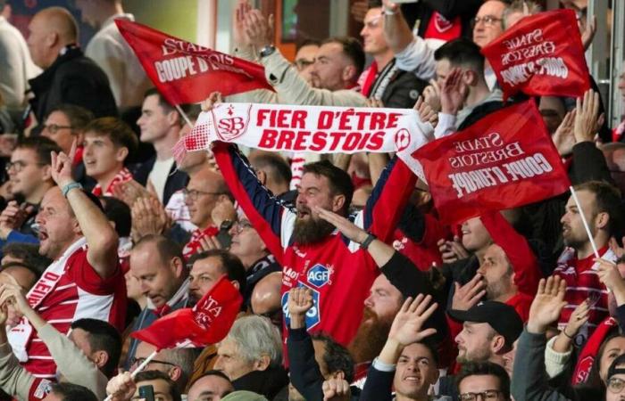 Champions League. In Brest war die Fanzone für das Spiel gegen Barcelona bereits weitgehend gefüllt