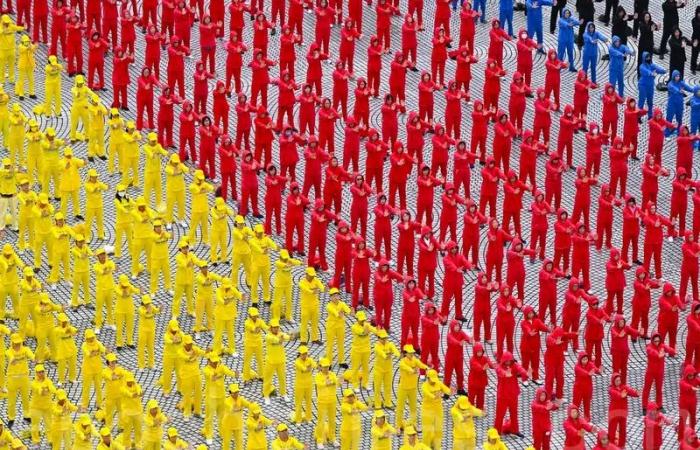 5.300 Menschen bilden das Wahrzeichen von Falun Gong in Taiwan