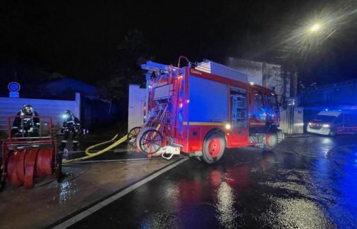 Ein Brand verwüstet ein unbewohntes Haus in Épernay