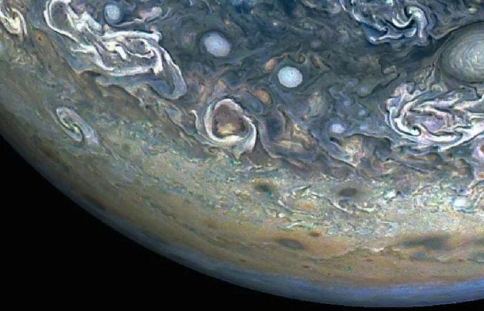 Wie ein Science-Fiction-Film: Die Juno-Sonde der NASA fängt das Bild eines Delfins auf der Oberfläche des Jupiter ein