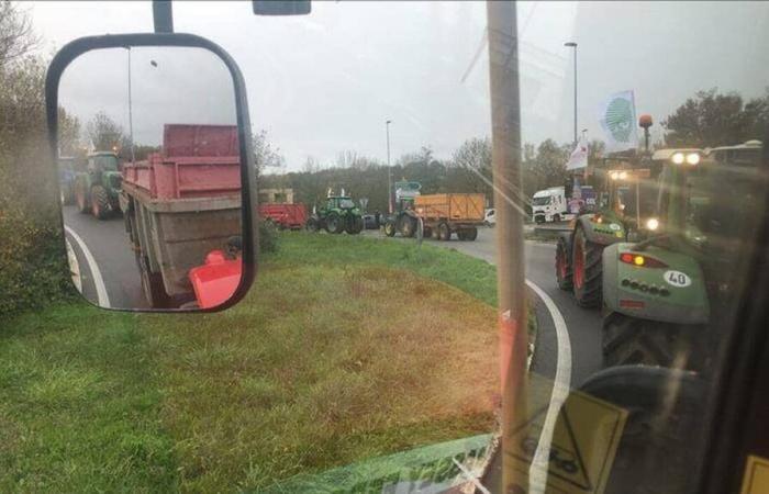 Der Kreisverkehr La Mude, Avenue de La Rochelle, blockiert