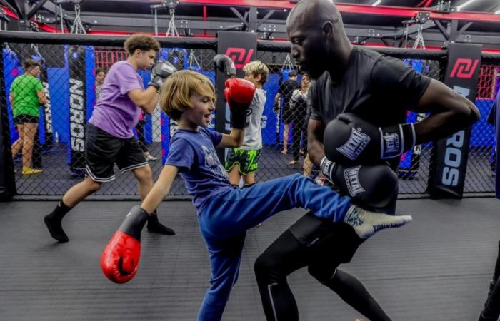 Als Weltmeister im Thaiboxen kehrt er in sein Viertel Bègles zurück