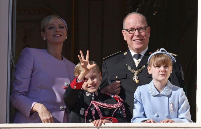 Der feierliche Albert, die strahlende Charlène, der lächelnde Jacques … Die Grimaldis kamen zum Nationalfeiertag wieder zusammen