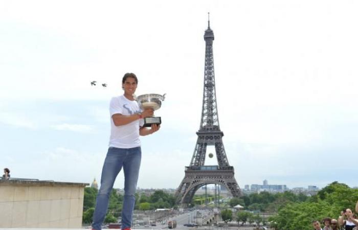 Eine 10-Meter-Silhouette, projiziert am Trocadéro, Nikes riesiger Hommage an Rafael Nadal in Paris