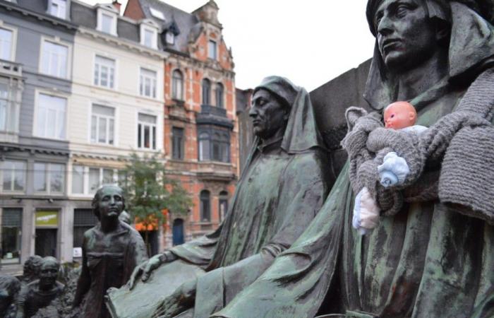 So feiern sie den Internationalen Männertag in Gent: Statuen erhalten eine Babytrage (Gent)