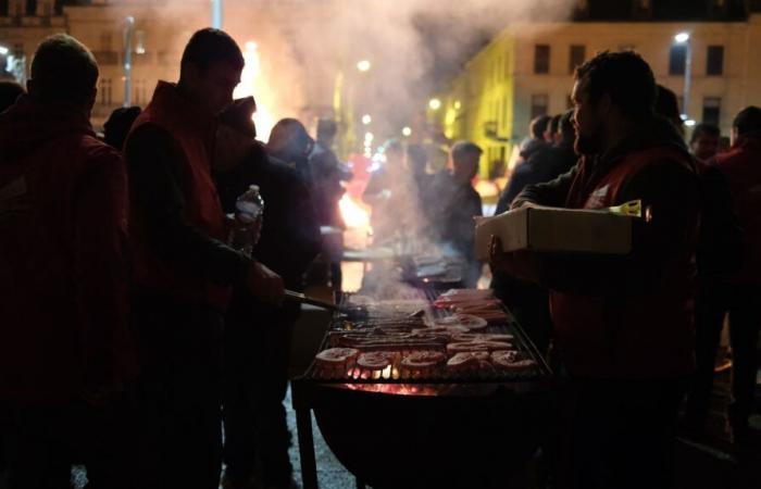 In der Dordogne veranstalten Bauern ein Barbecue, um auf das Abkommen mit dem Mercosur aufmerksam zu machen