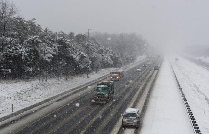 Menschen in Teilen von drei Staaten werden gebeten, alle Reisen wegen des Wintersturms zu verschieben