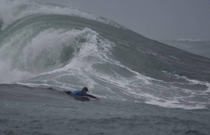 Surfen. Annaëlle ist bereit, sich ihrer letzten Herausforderung zu stellen