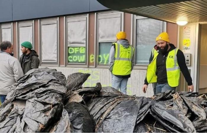 Etwa dreißig Landwirte drangen gewaltsam in die Räumlichkeiten des französischen Biodiversitätsbüros in Guéret ein und beschädigten diese