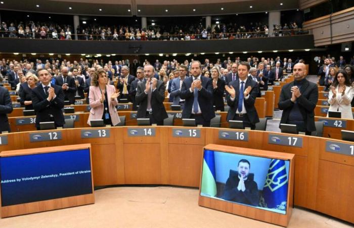 Wolodymyr Selenskyj spricht im Europäischen Parlament: „Russland ist das einzige, das gegen Frieden ist“ (Video)