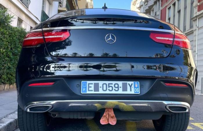 Paris: Tonhoden auf der Rückseite von SUVs, um Gewalt im Straßenverkehr anzuprangern