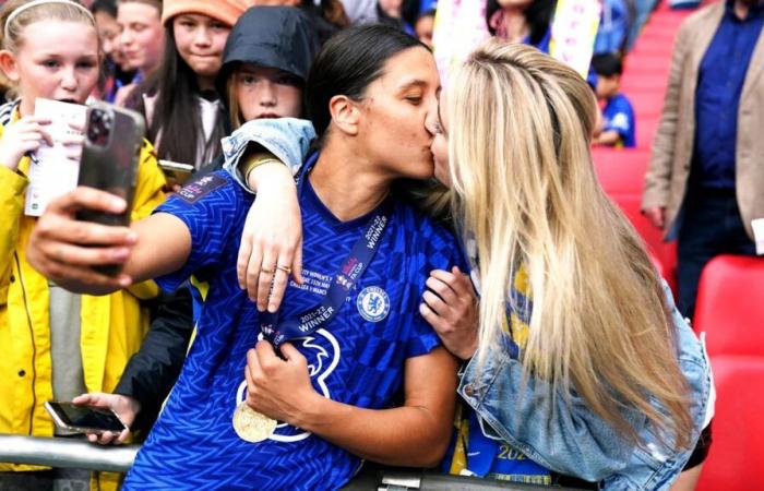 Die beiden Fußballer Sam Kerr und Kristie Mewis geben bekannt, dass sie gemeinsam ein Kind erwarten