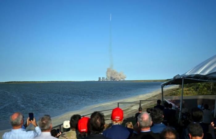 SpaceX schafft es nicht, den Fang von Raumschiff-Boostern zu wiederholen, während Trump zuschaut