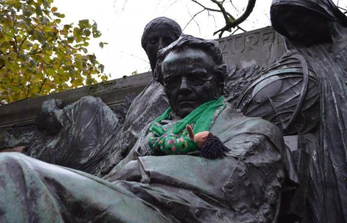 So feiern sie den Internationalen Männertag in Gent: Statuen erhalten eine Babytrage (Gent)