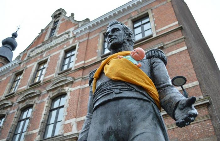 So feiern sie den Internationalen Männertag in Gent: Statuen erhalten eine Babytrage (Gent)