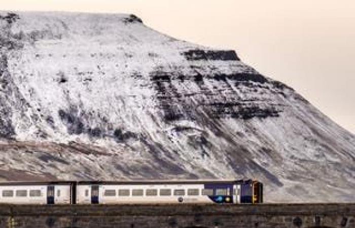 Wetter Großbritannien live: Reisechaos und Schulschließungen nehmen zu, da voraussichtlich bis zu 15 cm mehr Schnee fallen