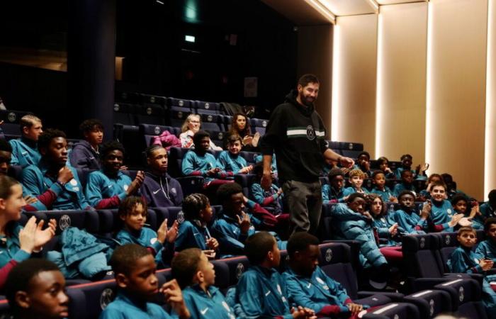 „Versuchen, wagen, scheitern!“ »: Botschaft von Nikola Karabatic an die Jugend im PSG-Trainingszentrum