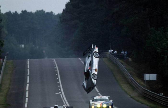 24 Stunden von Le Mans. „1999 habe ich Webbers Mercedes fotografiert, als er in die Mulsannes flog.“