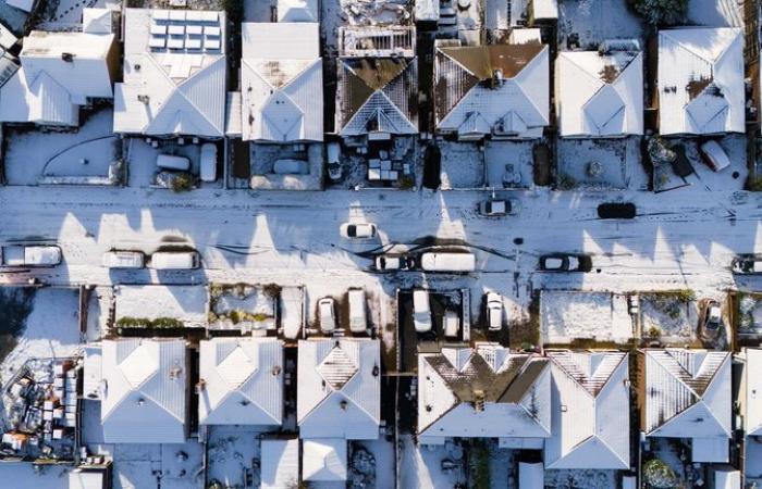 Am Wochenende wird es weiter schneien, da das Wetteramt vor Überschwemmungen warnt | Britische Nachrichten