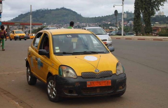 In Bamenda brannten zwei Taxis