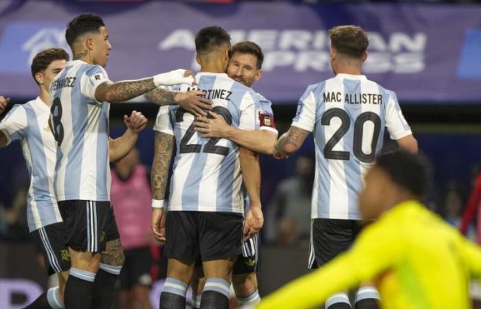 Argentinien siegt mit einem genialen Messi, der Lautaro mit Maradona gleichzieht