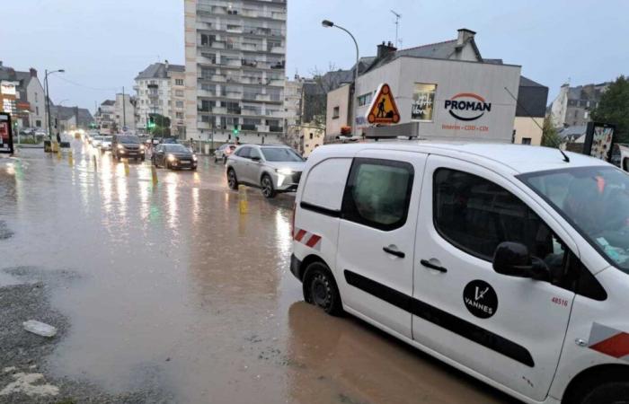 Bei heftigen Regenfällen läuft das Wasser über und überschwemmt die Straßen