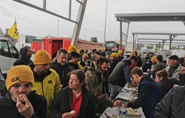 Direkt. Wütende Bauern aus Nouvelle-Aquitaine treffen sich in der Gironde und verfolgen die Situation in der Nähe von Bordeaux