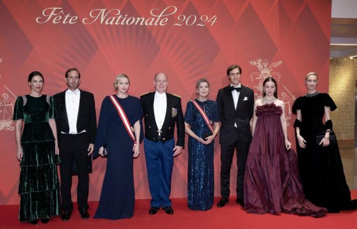 Die Fürstenfamilie von Monaco strahlt zum Nationalfeiertag um Albert und Charlène