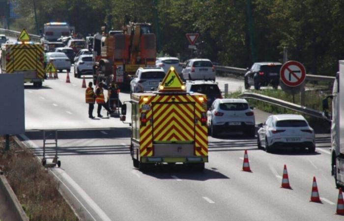 Ein brennendes Fahrzeug und ein Unfall zwischen fünf Fahrzeugen führen zu Staus in Richtung Lille