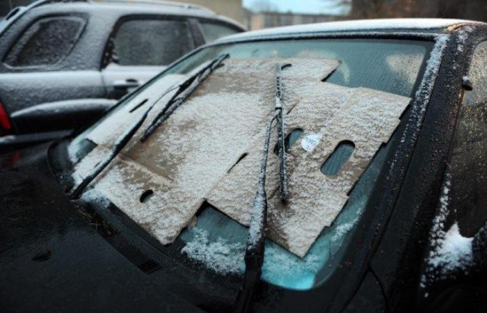 Gelbe Fahrbahnglätte während der ersten Winteroffensive: Schneeschauer und bis zu fünf Zentimeter Winterteppich