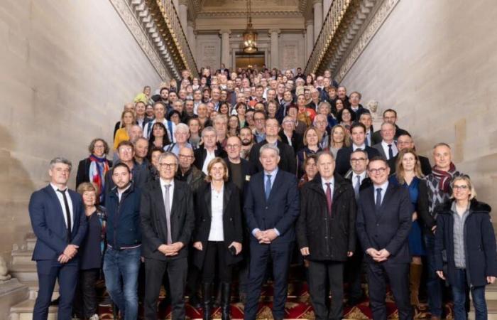 Paris. Mehr als 200 gewählte Beamte aus Isère wurden im Senat empfangen