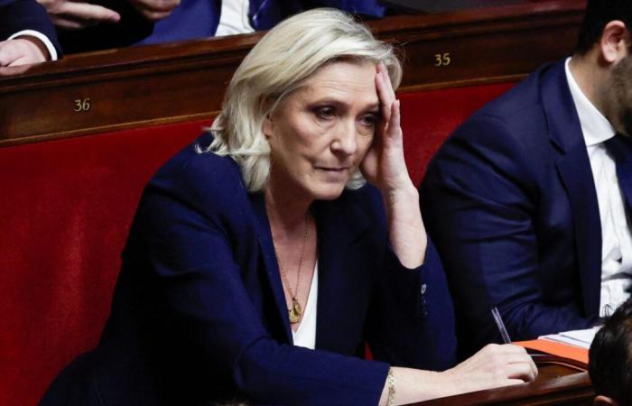 Marine Le Pen sagt, die RN werde für ein Misstrauensvotum gegen die Barnier-Regierung stimmen, „wenn die Kaufkraft der Franzosen durch den Haushalt gemindert wird“.