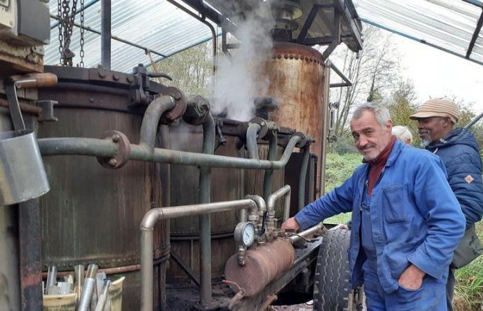 100 Kerzen für die Destille von Lilian Fréchet, reisender Destillateur im westlichen Aveyron