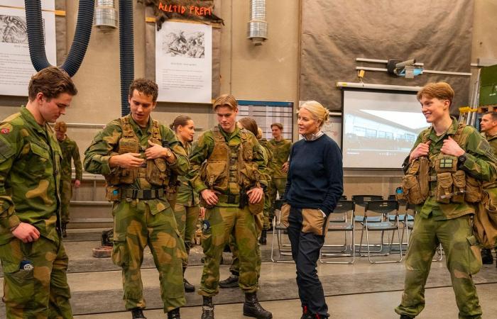 Kronprinzessin Mette-Marit trifft in der Armee wieder auf ihre Tochter Ingrid Alexandra