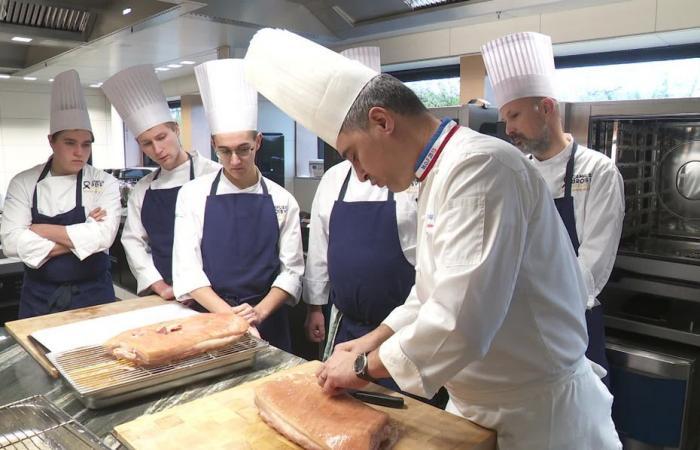 Kochlehrlinge, die im Pot-au-feu nach Paul-Bocuse-Art ausgebildet wurden