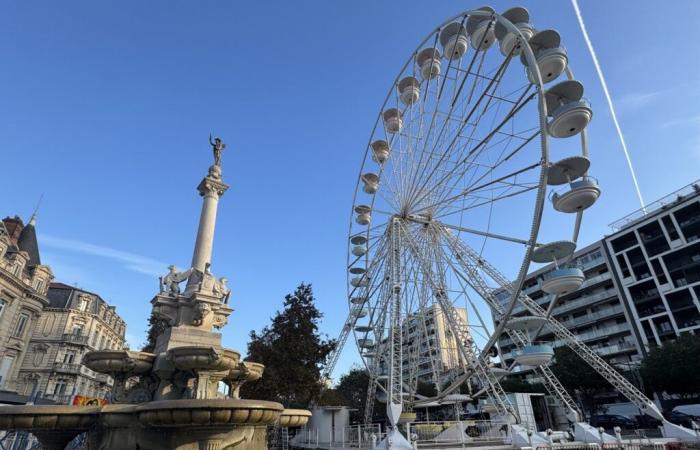 Drome. Das Riesenrad kehrt zum Fuß des monumentalen Brunnens in Valencia zurück