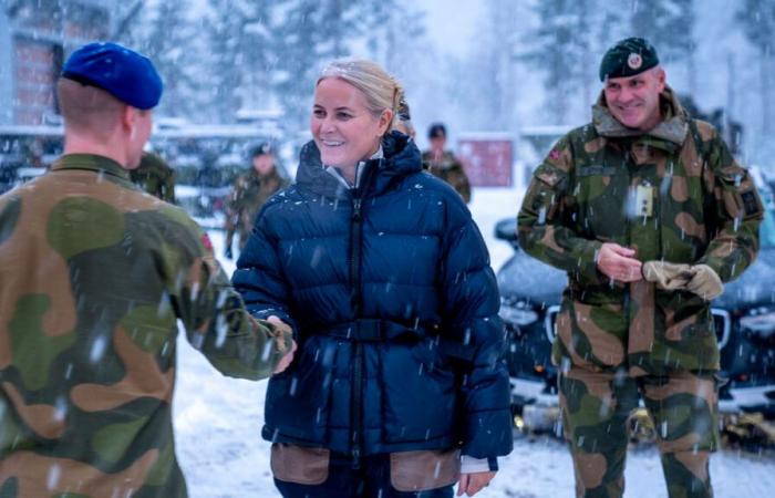 Kronprinzessin Mette-Marit trifft in der Armee wieder auf ihre Tochter Ingrid Alexandra