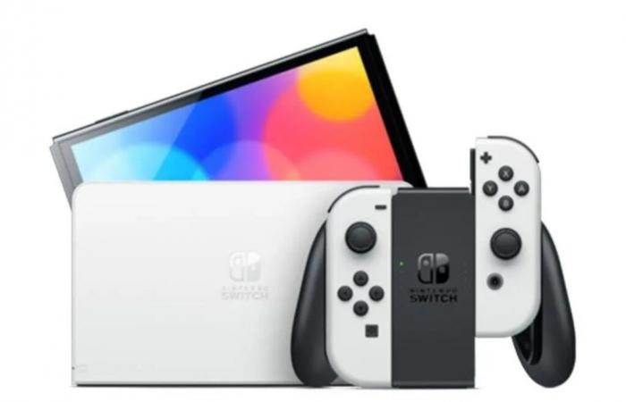 Mit -31 % finden Sie dieses Paket mit der Nintendo Switch OLED + 3 kostenlosen Spielen unter dem Baum ????