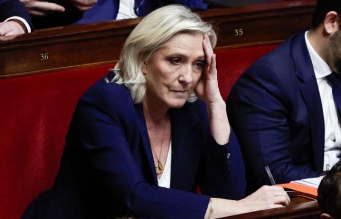 Marine Le Pen sagt, die RN werde für ein Misstrauensvotum gegen die Barnier-Regierung stimmen, „wenn die Kaufkraft der Franzosen durch den Haushalt gemindert wird“.