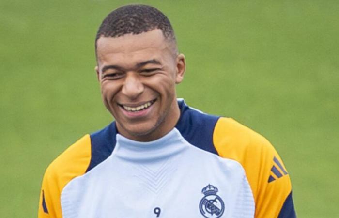 Sehr gute Nachrichten für Mbappé mit einem seiner Verwandten in der Umkleidekabine