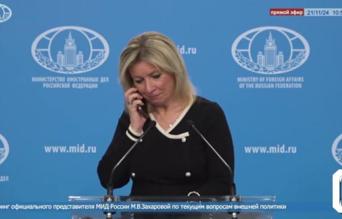 Der Sprecher der russischen Diplomatie rief mitten in einer Pressekonferenz dazu auf, den Abschuss einer ballistischen Rakete nicht zu kommentieren