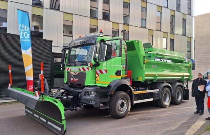 Orangefarbene Schnee-Eis-Wachsamkeit: Côte-d’Or unter den Schneeflocken