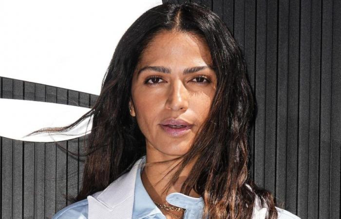 Camila Alves McConaughey verkleidet sich beim Mariah Carey-Konzert als Mrs. Claus